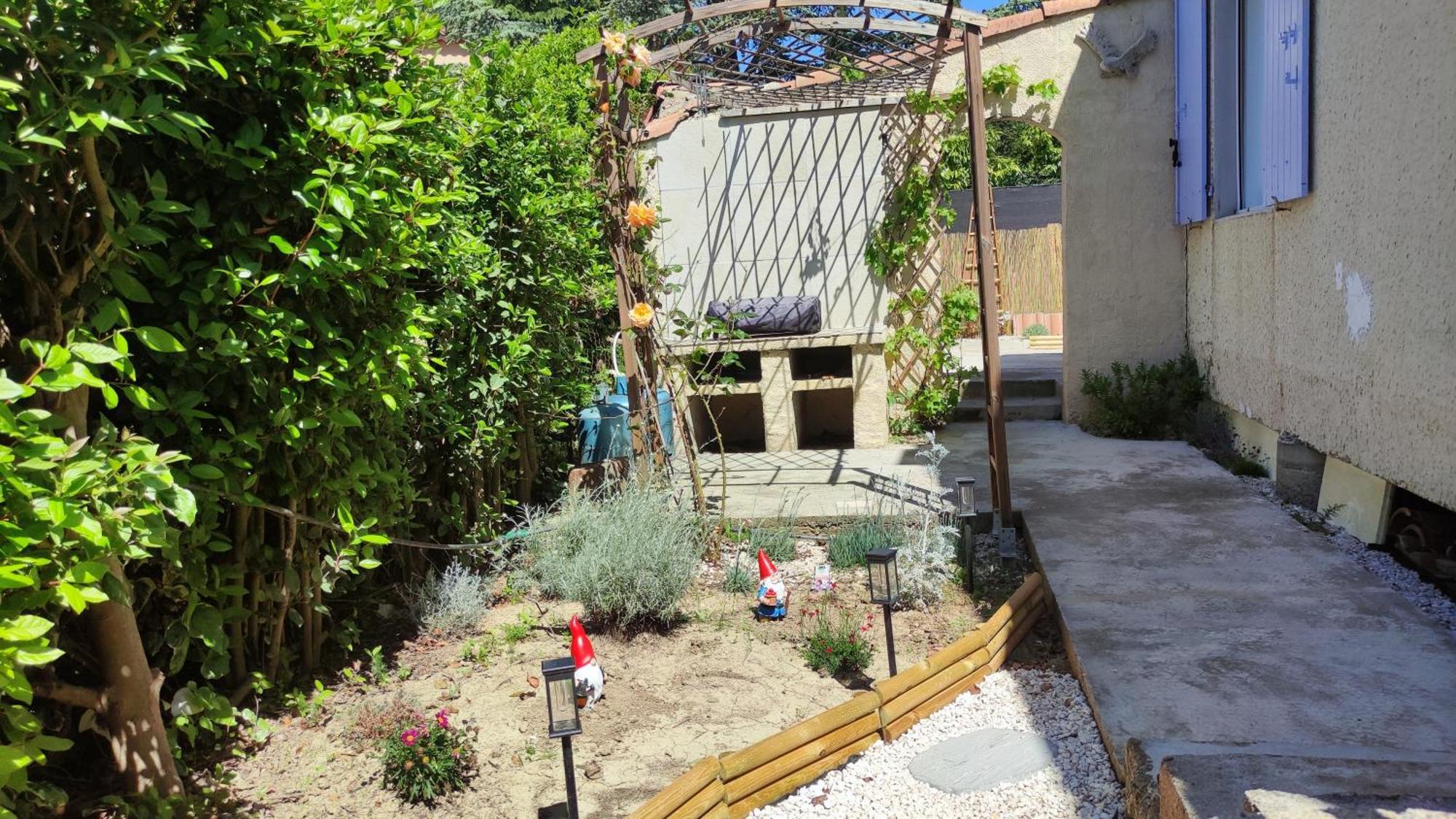 Le Jardin Des Rocailles - Villa 4 Chambres Climatisee Avec Piscine A Deux Pas D'Avignon Villeneuve-les-Avignon Exterior photo